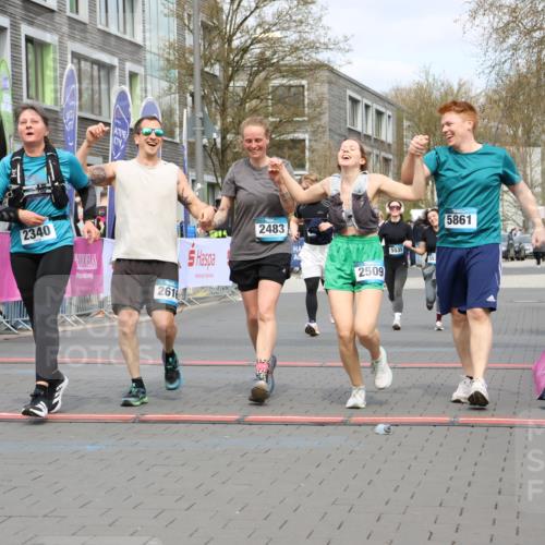 12.04.2026 - 45. Internationalen Wilhelmsburger Insellauf Strokosch-Dieckow http://msf.ph/oto/9478124 12.04.2026 13:29:49 Ziel 2340, 5861, 2509, 2483, 2616, 5535, 5536, 5539 meine-sportfotos.de