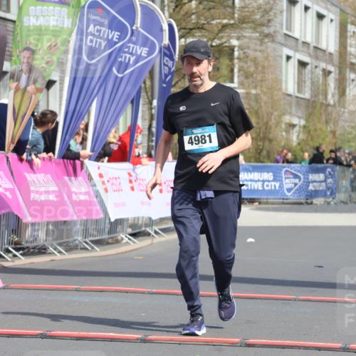 12.04.2026 - 45. Internationalen Wilhelmsburger Insellauf Strokosch-Dieckow http://msf.ph/oto/9478133 12.04.2026 11:41:13 Ziel 4981 meine-sportfotos.de
