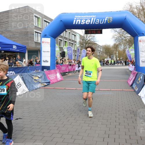 12.04.2026 - 45. Internationalen Wilhelmsburger Insellauf Strokosch-Dieckow http://msf.ph/oto/9478150 12.04.2026 12:58:16 Ziel 4938, 3213, 2447 meine-sportfotos.de