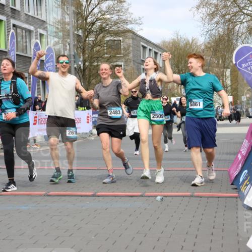 12.04.2026 - 45. Internationalen Wilhelmsburger Insellauf Strokosch-Dieckow http://msf.ph/oto/9478187 12.04.2026 13:29:49 Ziel 2340, 5861, 2509, 2483, 2616, 5535, 5536, 5539 meine-sportfotos.de
