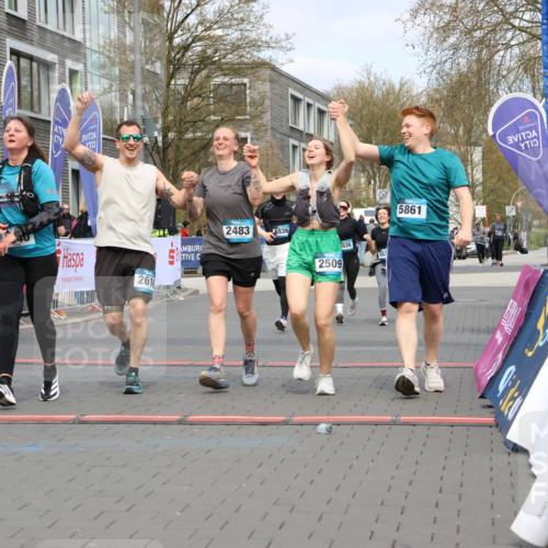 12.04.2026 - 45. Internationalen Wilhelmsburger Insellauf Strokosch-Dieckow http://msf.ph/oto/9478211 12.04.2026 13:29:49 Ziel 2340, 5861, 2509, 2483, 2616, 5535, 5536, 5539 meine-sportfotos.de