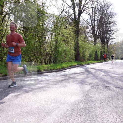 12.04.2026 - 45. Internationalen Wilhelmsburger Insellauf Yannick Fuchs http://msf.ph/oto/9478217 12.04.2026 10:15:19 Laufen 4052 meine-sportfotos.de