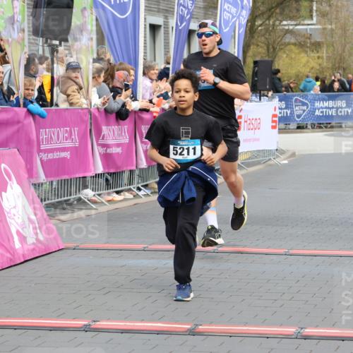 12.04.2026 - 45. Internationalen Wilhelmsburger Insellauf Strokosch-Dieckow http://msf.ph/oto/9478220 12.04.2026 12:58:25 Ziel 5211, 4968, 2707, 5169 meine-sportfotos.de