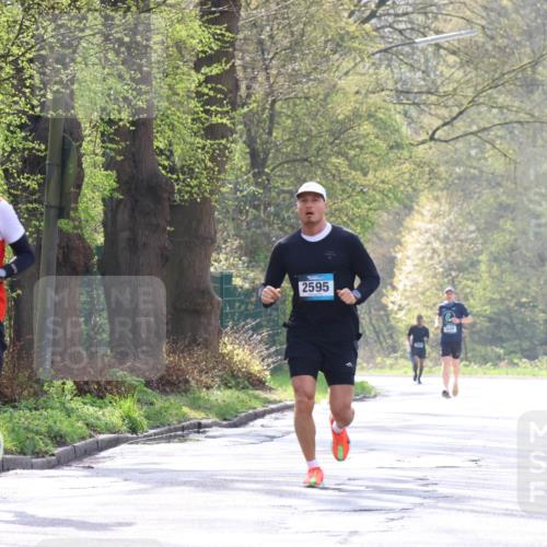 12.04.2026 - 45. Internationalen Wilhelmsburger Insellauf Yannick Fuchs http://msf.ph/oto/9478232 12.04.2026 10:15:21 Laufen 2595 meine-sportfotos.de