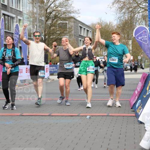 12.04.2026 - 45. Internationalen Wilhelmsburger Insellauf Strokosch-Dieckow http://msf.ph/oto/9478244 12.04.2026 13:29:48 Ziel 2650, 2340, 5861, 2509, 2483, 2616, 5535, 5536, 5539 meine-sportfotos.de