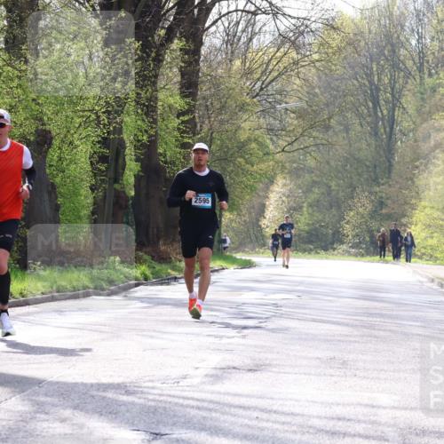 12.04.2026 - 45. Internationalen Wilhelmsburger Insellauf Yannick Fuchs http://msf.ph/oto/9478252 12.04.2026 10:15:22 Laufen 2595 meine-sportfotos.de
