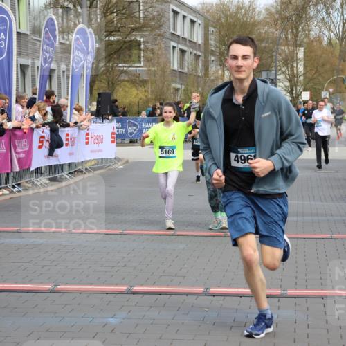 12.04.2026 - 45. Internationalen Wilhelmsburger Insellauf Strokosch-Dieckow http://msf.ph/oto/9478256 12.04.2026 12:58:26 Ziel 5211, 4968, 2707, 5169, 5214 meine-sportfotos.de