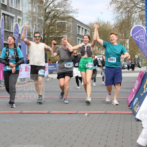 12.04.2026 - 45. Internationalen Wilhelmsburger Insellauf Strokosch-Dieckow http://msf.ph/oto/9478262 12.04.2026 13:29:48 Ziel 2650, 2340, 5861, 2509, 2483, 2616, 5535, 5536, 5539 meine-sportfotos.de