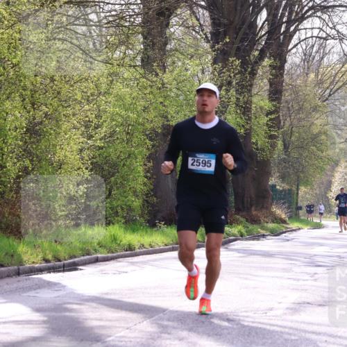 12.04.2026 - 45. Internationalen Wilhelmsburger Insellauf Yannick Fuchs http://msf.ph/oto/9478276 12.04.2026 10:15:25 Laufen 2595 meine-sportfotos.de