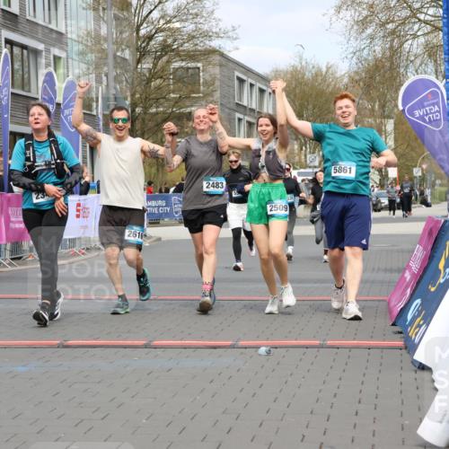 12.04.2026 - 45. Internationalen Wilhelmsburger Insellauf Strokosch-Dieckow http://msf.ph/oto/9478296 12.04.2026 13:29:48 Ziel 2650, 2340, 5861, 2509, 2483, 2616, 5535, 5536, 5539 meine-sportfotos.de