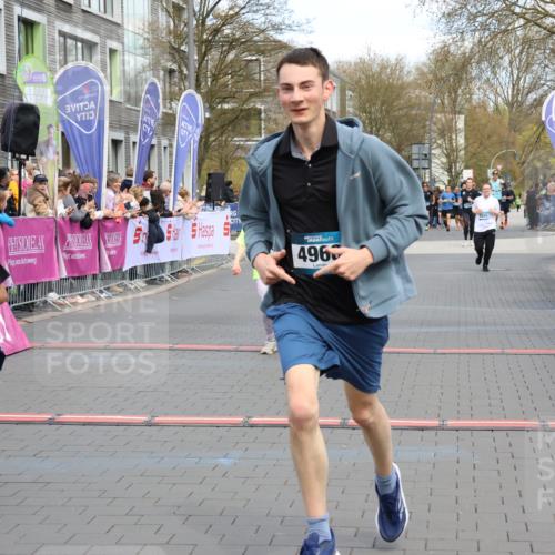 12.04.2026 - 45. Internationalen Wilhelmsburger Insellauf Strokosch-Dieckow http://msf.ph/oto/9478320 12.04.2026 12:58:26 Ziel 5211, 4968, 2707, 5169, 5214 meine-sportfotos.de