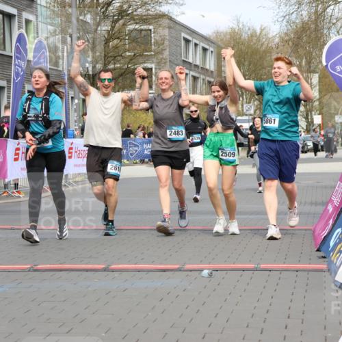 12.04.2026 - 45. Internationalen Wilhelmsburger Insellauf Strokosch-Dieckow http://msf.ph/oto/9478323 12.04.2026 13:29:48 Ziel 2650, 2340, 5861, 2509, 2483, 2616, 5535, 5536, 5539 meine-sportfotos.de