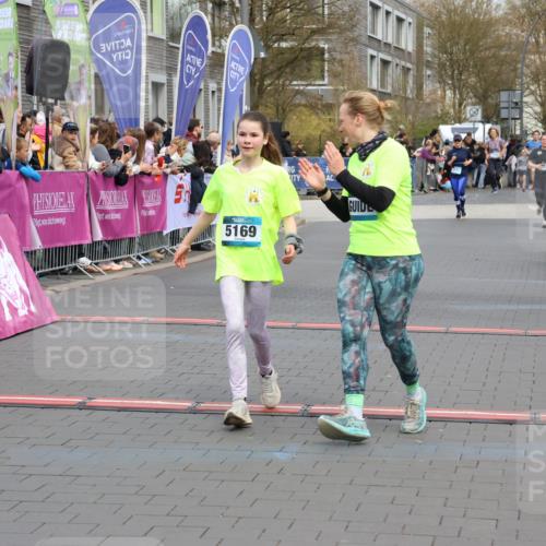 12.04.2026 - 45. Internationalen Wilhelmsburger Insellauf Strokosch-Dieckow http://msf.ph/oto/9478348 12.04.2026 12:58:28 Ziel 5211, 4968, 2707, 5169, 5214, 4955 meine-sportfotos.de