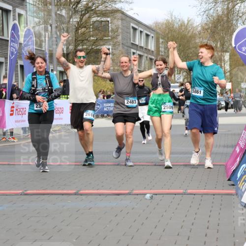 12.04.2026 - 45. Internationalen Wilhelmsburger Insellauf Strokosch-Dieckow http://msf.ph/oto/9478362 12.04.2026 13:29:48 Ziel 2650, 2340, 5861, 2509, 2483, 2616, 5535, 5536, 5539 meine-sportfotos.de