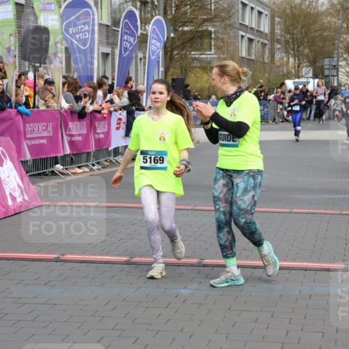 12.04.2026 - 45. Internationalen Wilhelmsburger Insellauf Strokosch-Dieckow http://msf.ph/oto/9478370 12.04.2026 12:58:28 Ziel 5211, 4968, 2707, 5169, 5214, 4955 meine-sportfotos.de