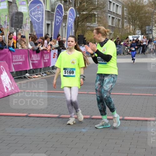 12.04.2026 - 45. Internationalen Wilhelmsburger Insellauf Strokosch-Dieckow http://msf.ph/oto/9478380 12.04.2026 12:58:28 Ziel 5211, 4968, 2707, 5169, 5214, 4955 meine-sportfotos.de