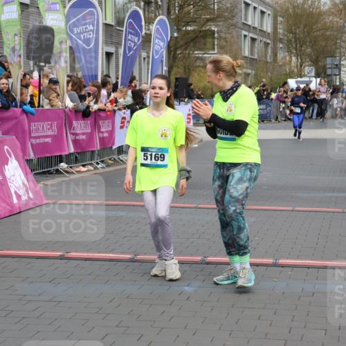 12.04.2026 - 45. Internationalen Wilhelmsburger Insellauf Strokosch-Dieckow http://msf.ph/oto/9478390 12.04.2026 12:58:28 Ziel 5211, 4968, 2707, 5169, 5214, 4955 meine-sportfotos.de
