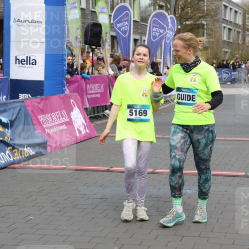 12.04.2026 - 45. Internationalen Wilhelmsburger Insellauf Strokosch-Dieckow http://msf.ph/oto/9478411 12.04.2026 12:58:29 Ziel 4968, 2707, 5169, 5214, 4955 meine-sportfotos.de