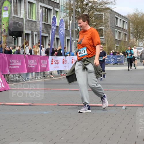 12.04.2026 - 45. Internationalen Wilhelmsburger Insellauf Strokosch-Dieckow http://msf.ph/oto/9478470 12.04.2026 13:29:40 Ziel 4451, 2650 meine-sportfotos.de