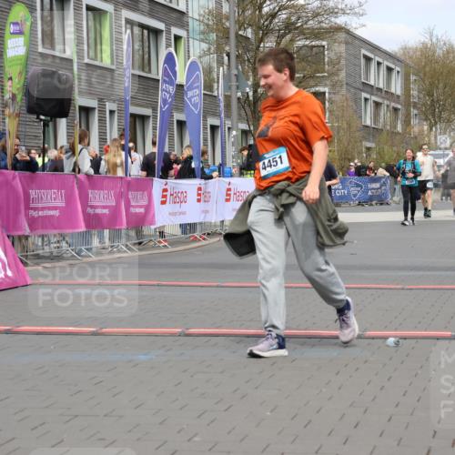 12.04.2026 - 45. Internationalen Wilhelmsburger Insellauf Strokosch-Dieckow http://msf.ph/oto/9478483 12.04.2026 13:29:40 Ziel 4451, 2650 meine-sportfotos.de