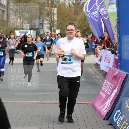 12.04.2026 - 45. Internationalen Wilhelmsburger Insellauf Strokosch-Dieckow http://msf.ph/oto/9478493 12.04.2026 12:58:32 Ziel 5214, 4955, 3396, 5228, 5689, 2771, 5687 meine-sportfotos.de