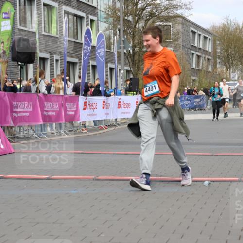 12.04.2026 - 45. Internationalen Wilhelmsburger Insellauf Strokosch-Dieckow http://msf.ph/oto/9478498 12.04.2026 13:29:39 Ziel 4451 meine-sportfotos.de
