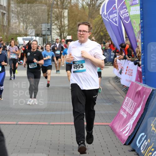 12.04.2026 - 45. Internationalen Wilhelmsburger Insellauf Strokosch-Dieckow http://msf.ph/oto/9478507 12.04.2026 12:58:32 Ziel 5214, 4955, 3396, 5228, 5689, 2771, 5687 meine-sportfotos.de