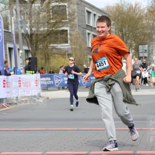 12.04.2026 - 45. Internationalen Wilhelmsburger Insellauf Strokosch-Dieckow http://msf.ph/oto/9478510 12.04.2026 13:29:39 Ziel 4451 meine-sportfotos.de