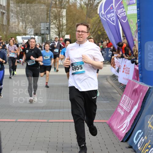 12.04.2026 - 45. Internationalen Wilhelmsburger Insellauf Strokosch-Dieckow http://msf.ph/oto/9478515 12.04.2026 12:58:32 Ziel 5214, 4955, 3396, 5228, 5689, 2771, 5687 meine-sportfotos.de