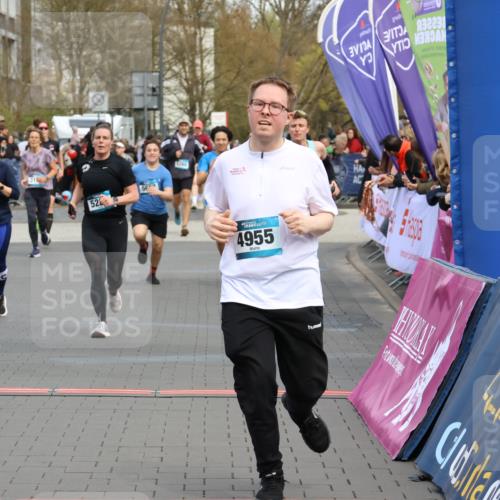12.04.2026 - 45. Internationalen Wilhelmsburger Insellauf Strokosch-Dieckow http://msf.ph/oto/9478521 12.04.2026 12:58:32 Ziel 5214, 4955, 3396, 5228, 5689, 2771, 5687 meine-sportfotos.de
