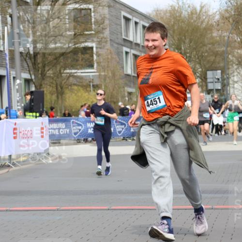 12.04.2026 - 45. Internationalen Wilhelmsburger Insellauf Strokosch-Dieckow http://msf.ph/oto/9478522 12.04.2026 13:29:39 Ziel 4451 meine-sportfotos.de