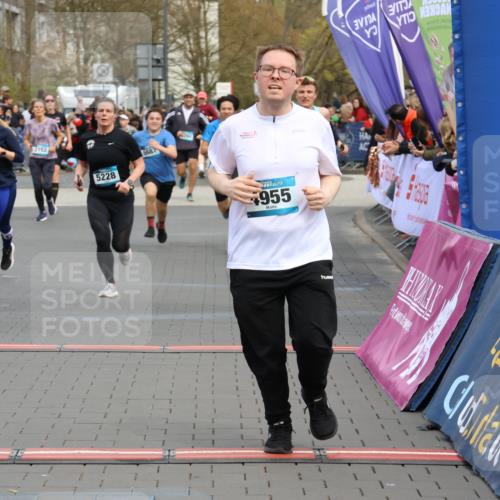 12.04.2026 - 45. Internationalen Wilhelmsburger Insellauf Strokosch-Dieckow http://msf.ph/oto/9478529 12.04.2026 12:58:32 Ziel 5214, 4955, 3396, 5228, 5689, 2771, 5687 meine-sportfotos.de