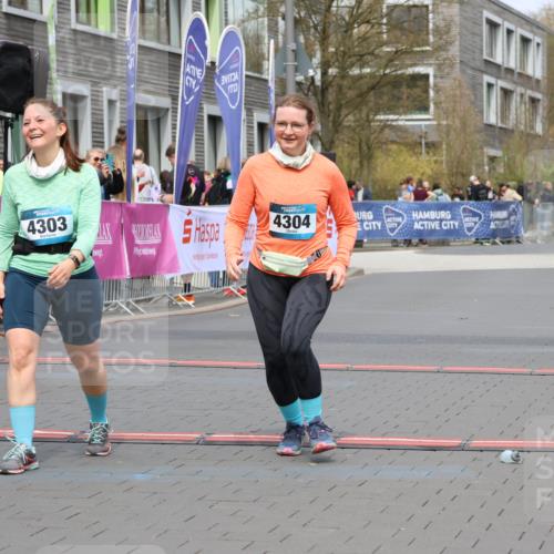 12.04.2026 - 45. Internationalen Wilhelmsburger Insellauf Strokosch-Dieckow http://msf.ph/oto/9478551 12.04.2026 13:29:30 Ziel 4303, 4302, 4304 meine-sportfotos.de
