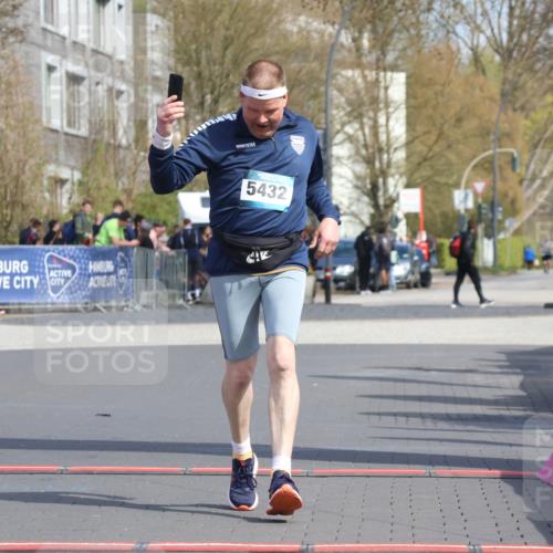 12.04.2026 - 45. Internationalen Wilhelmsburger Insellauf Strokosch-Dieckow http://msf.ph/oto/9478574 12.04.2026 11:42:58 Ziel 5432 meine-sportfotos.de