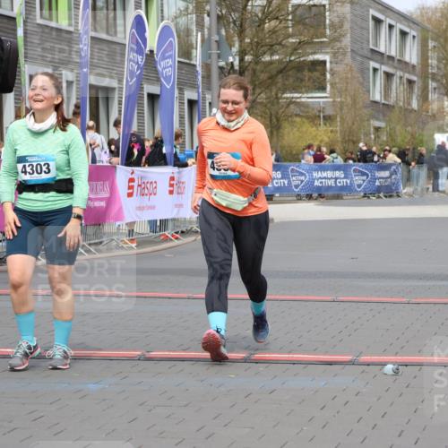12.04.2026 - 45. Internationalen Wilhelmsburger Insellauf Strokosch-Dieckow http://msf.ph/oto/9478599 12.04.2026 13:29:29 Ziel 4303, 4302, 4304 meine-sportfotos.de