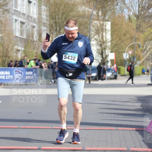 12.04.2026 - 45. Internationalen Wilhelmsburger Insellauf Strokosch-Dieckow http://msf.ph/oto/9478612 12.04.2026 11:42:58 Ziel 5432 meine-sportfotos.de