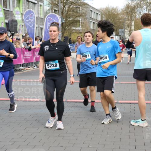 12.04.2026 - 45. Internationalen Wilhelmsburger Insellauf Strokosch-Dieckow http://msf.ph/oto/9478614 12.04.2026 12:58:37 Ziel 3396, 5228, 5689, 2771, 5687, 2058, 3152, 4535, 5260, 2493, 2550 meine-sportfotos.de