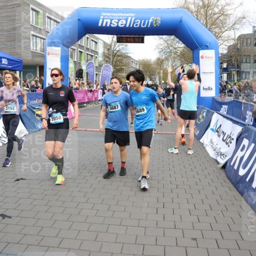 12.04.2026 - 45. Internationalen Wilhelmsburger Insellauf Strokosch-Dieckow http://msf.ph/oto/9478623 12.04.2026 12:58:41 Ziel 2058, 3152, 4535, 5260, 2493, 2550, 3479 meine-sportfotos.de