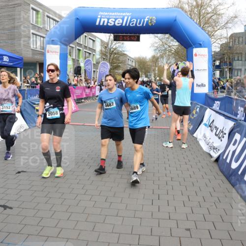 12.04.2026 - 45. Internationalen Wilhelmsburger Insellauf Strokosch-Dieckow http://msf.ph/oto/9478636 12.04.2026 12:58:41 Ziel 2058, 3152, 4535, 5260, 2493, 2550, 3479 meine-sportfotos.de