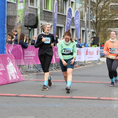 12.04.2026 - 45. Internationalen Wilhelmsburger Insellauf Strokosch-Dieckow http://msf.ph/oto/9478637 12.04.2026 13:29:28 Ziel 4303, 4302, 4304 meine-sportfotos.de