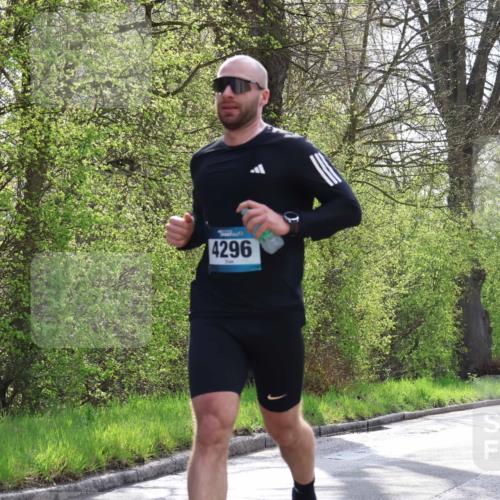 12.04.2026 - 45. Internationalen Wilhelmsburger Insellauf Yannick Fuchs http://msf.ph/oto/9478643 12.04.2026 10:16:09 Laufen 4296 meine-sportfotos.de