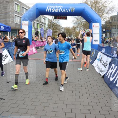 12.04.2026 - 45. Internationalen Wilhelmsburger Insellauf Strokosch-Dieckow http://msf.ph/oto/9478661 12.04.2026 12:58:41 Ziel 2058, 3152, 4535, 5260, 2493, 2550, 3479 meine-sportfotos.de