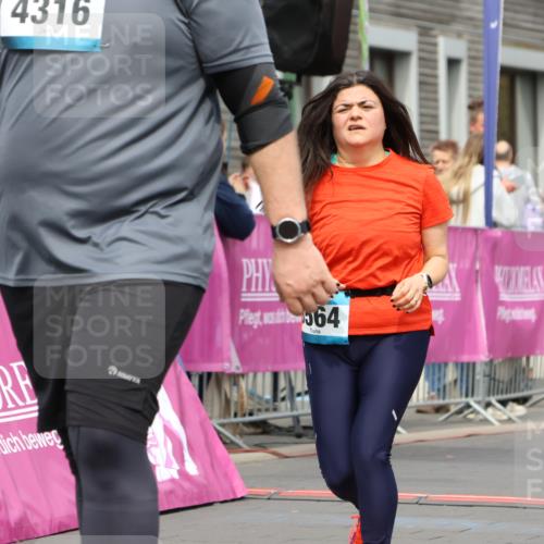 12.04.2026 - 45. Internationalen Wilhelmsburger Insellauf Strokosch-Dieckow http://msf.ph/oto/9478765 12.04.2026 13:29:17 Ziel 4316, 3564, 3483, 4471 meine-sportfotos.de