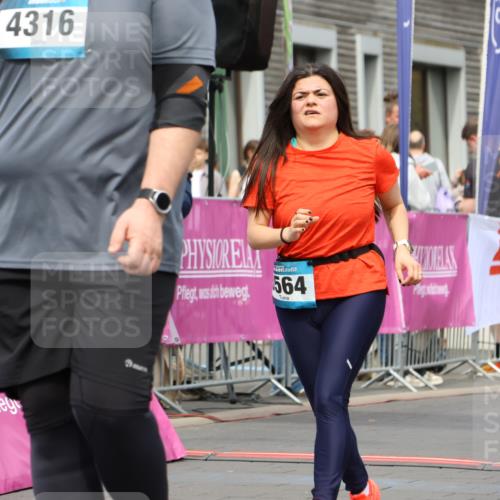 12.04.2026 - 45. Internationalen Wilhelmsburger Insellauf Strokosch-Dieckow http://msf.ph/oto/9478788 12.04.2026 13:29:17 Ziel 4316, 3564, 3483, 4471 meine-sportfotos.de