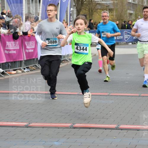 12.04.2026 - 45. Internationalen Wilhelmsburger Insellauf Strokosch-Dieckow http://msf.ph/oto/9478798 12.04.2026 12:58:56 Ziel 4344, 3889, 3309, 5613, 3525, 5422, 3088 meine-sportfotos.de