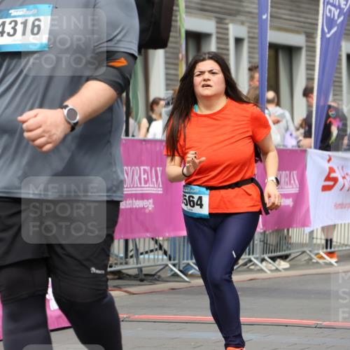 12.04.2026 - 45. Internationalen Wilhelmsburger Insellauf Strokosch-Dieckow http://msf.ph/oto/9478800 12.04.2026 13:29:17 Ziel 4316, 3564, 3483, 4471 meine-sportfotos.de