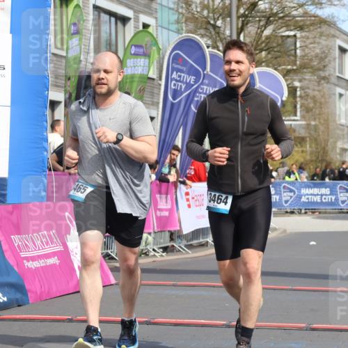 12.04.2026 - 45. Internationalen Wilhelmsburger Insellauf Strokosch-Dieckow http://msf.ph/oto/9478843 12.04.2026 11:44:04 Ziel 3465, 3464 meine-sportfotos.de