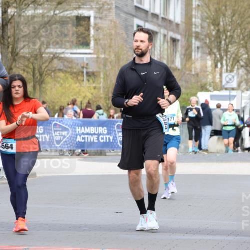 12.04.2026 - 45. Internationalen Wilhelmsburger Insellauf Strokosch-Dieckow http://msf.ph/oto/9478852 12.04.2026 13:29:15 Ziel 4316, 3564, 3483, 4471 meine-sportfotos.de