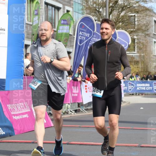 12.04.2026 - 45. Internationalen Wilhelmsburger Insellauf Strokosch-Dieckow http://msf.ph/oto/9478853 12.04.2026 11:44:04 Ziel 3465, 3464 meine-sportfotos.de