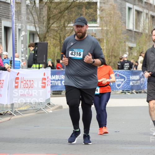 12.04.2026 - 45. Internationalen Wilhelmsburger Insellauf Strokosch-Dieckow http://msf.ph/oto/9478871 12.04.2026 13:29:13 Ziel 5509, 4316, 3564, 3483 meine-sportfotos.de